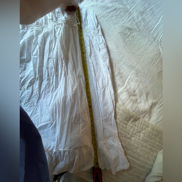 Beautiful white 100% cotton nightgown / dress. Size M - Picture 9 of 10